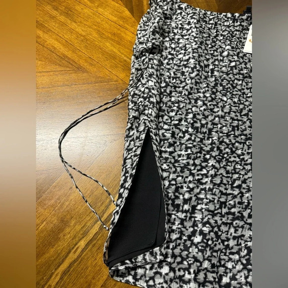 Dana Buchman Silk Skirt Black White Size 8 Asymmetrical Hem Ruching Y2K NWT - Picture 4 of 8